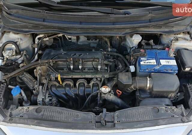 Серый Хендай и20, объемом двигателя 1.4 л и пробегом 99 тыс. км за 7300 $, фото 17 на Automoto.ua