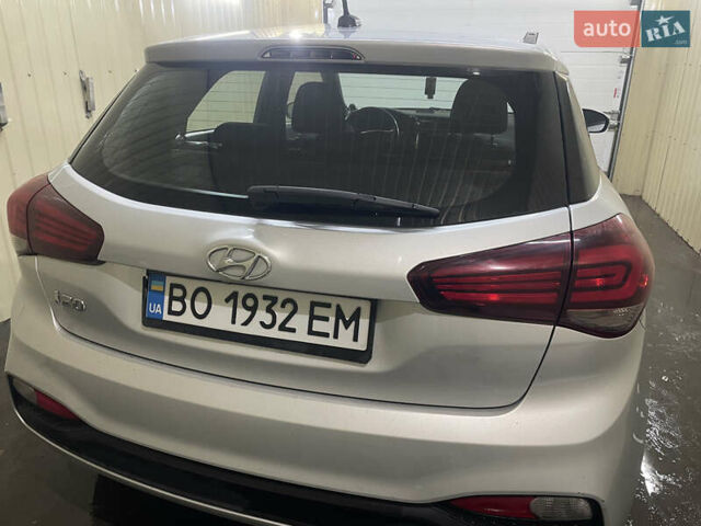 Серый Хендай и20, объемом двигателя 1 л и пробегом 90 тыс. км за 13500 $, фото 1 на Automoto.ua