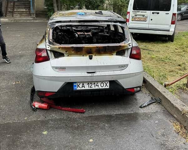 Серый Хендай и20, объемом двигателя 1 л и пробегом 57 тыс. км за 8000 $, фото 2 на Automoto.ua