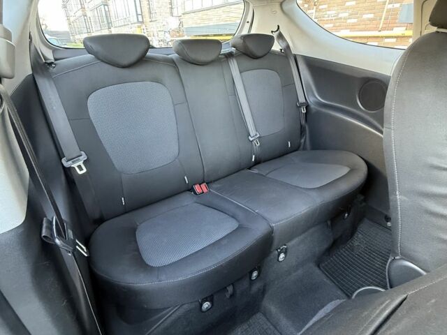 Серый Хендай и20, объемом двигателя 1.2 л и пробегом 198 тыс. км за 4300 $, фото 10 на Automoto.ua