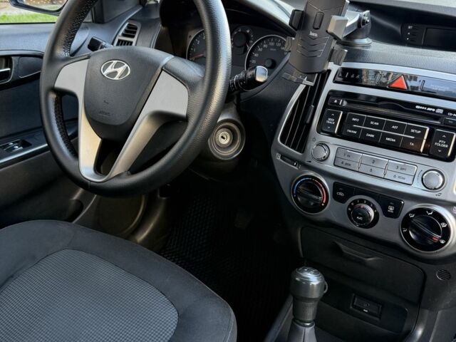 Серый Хендай и20, объемом двигателя 1.2 л и пробегом 198 тыс. км за 4300 $, фото 9 на Automoto.ua