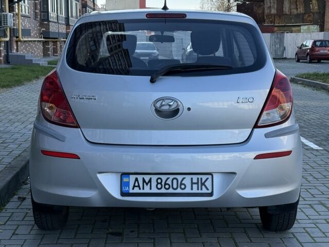 Серый Хендай и20, объемом двигателя 1.2 л и пробегом 198 тыс. км за 4300 $, фото 5 на Automoto.ua