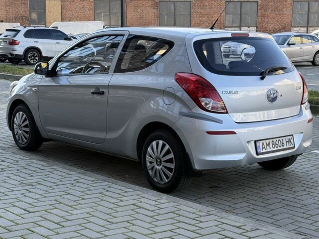 Серый Хендай и20, объемом двигателя 1.2 л и пробегом 198 тыс. км за 4300 $, фото 4 на Automoto.ua