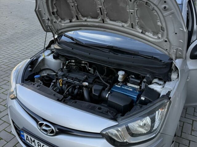 Серый Хендай и20, объемом двигателя 1.2 л и пробегом 198 тыс. км за 4300 $, фото 16 на Automoto.ua