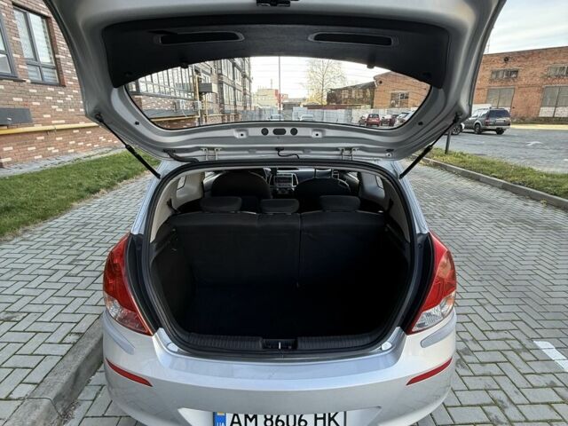 Серый Хендай и20, объемом двигателя 1.2 л и пробегом 198 тыс. км за 4300 $, фото 11 на Automoto.ua