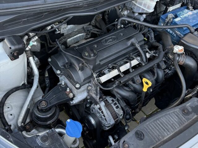 Серый Хендай и20, объемом двигателя 1.2 л и пробегом 198 тыс. км за 4300 $, фото 17 на Automoto.ua