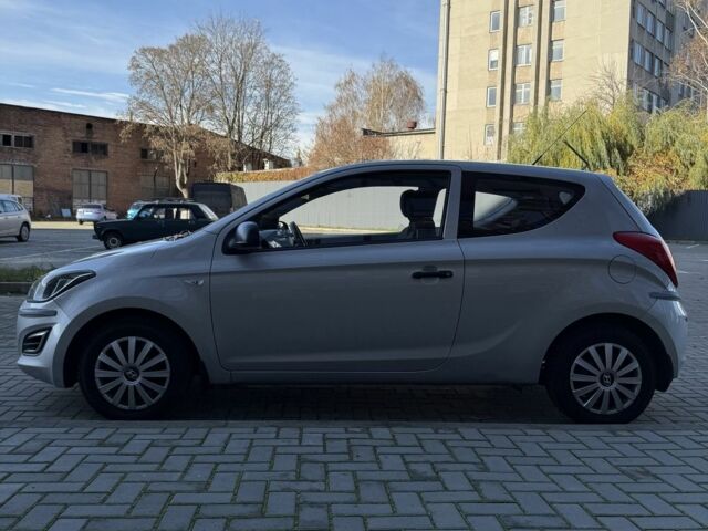 Серый Хендай и20, объемом двигателя 1.2 л и пробегом 198 тыс. км за 4300 $, фото 3 на Automoto.ua