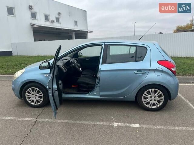 Синій Хендай і20, об'ємом двигуна 1.4 л та пробігом 302 тис. км за 5500 $, фото 2 на Automoto.ua