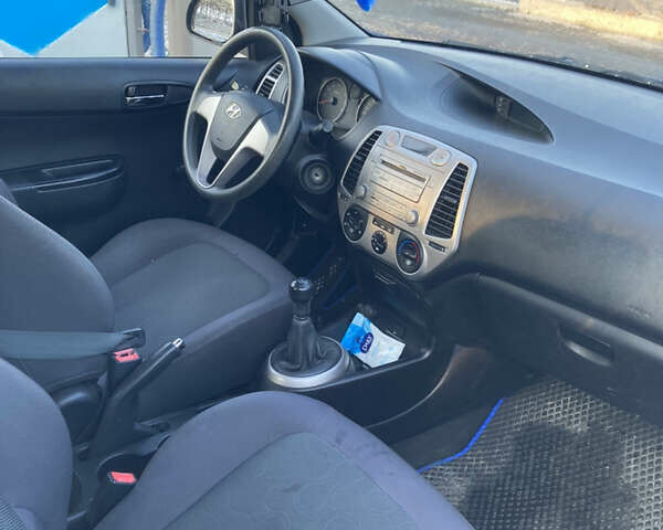 Синій Хендай і20, об'ємом двигуна 1.25 л та пробігом 170 тис. км за 3800 $, фото 4 на Automoto.ua