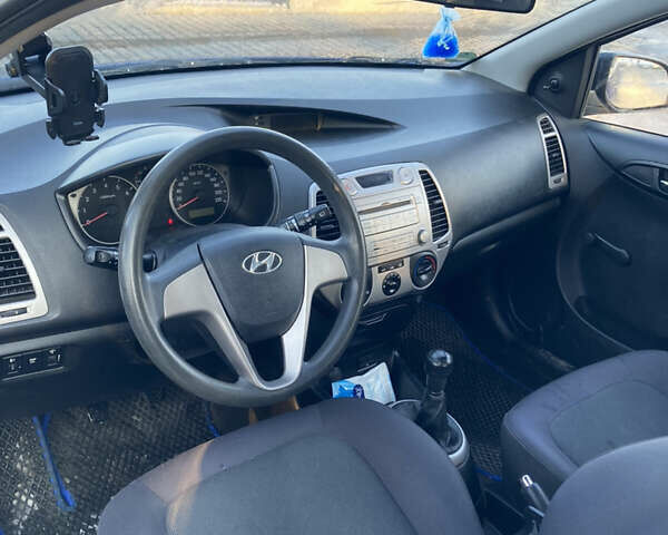 Синій Хендай і20, об'ємом двигуна 1.25 л та пробігом 170 тис. км за 3800 $, фото 5 на Automoto.ua