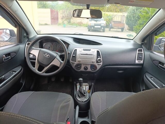 Хендай и20 2010 в Дергачах на Automoto.ua Синий Хендай и20, объемом двигателя 1.2 л и пробегом 170 тыс. км за 4700 $, фото 4 на Automoto.ua