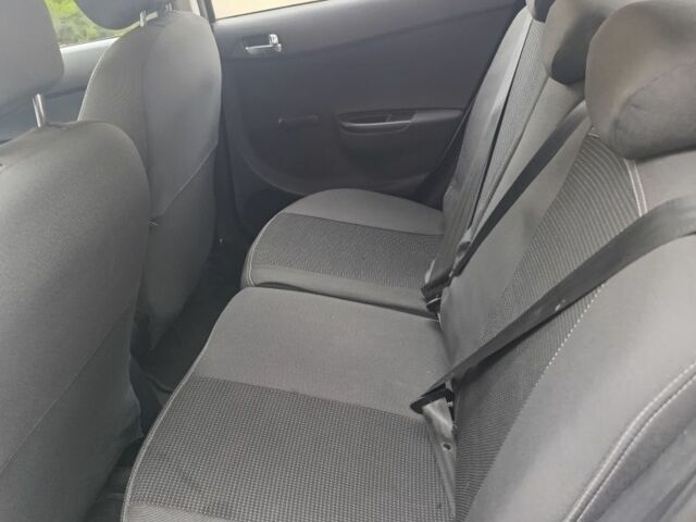 Хендай и20 2010 в Дергачах на Automoto.ua Синий Хендай и20, объемом двигателя 1.2 л и пробегом 170 тыс. км за 4700 $, фото 5 на Automoto.ua