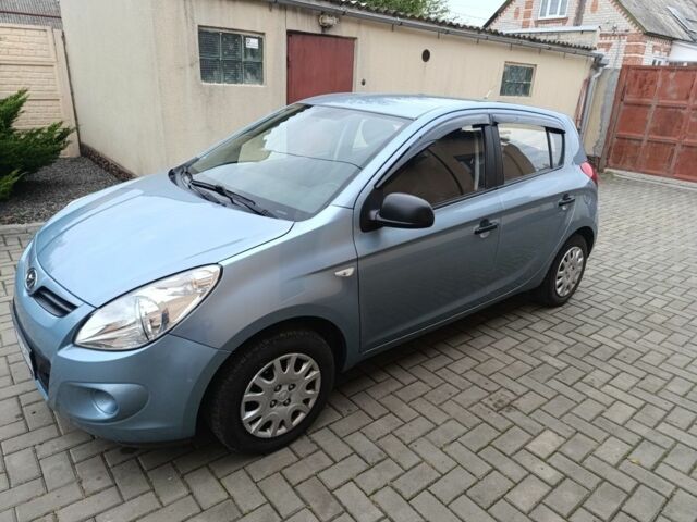 Хендай и20 2010 в Дергачах на Automoto.ua Синий Хендай и20, объемом двигателя 1.2 л и пробегом 170 тыс. км за 4700 $, фото 1 на Automoto.ua