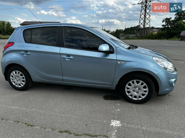 Синий Хендай и20, объемом двигателя 1.4 л и пробегом 50 тыс. км за 8700 $, фото 4 на Automoto.ua