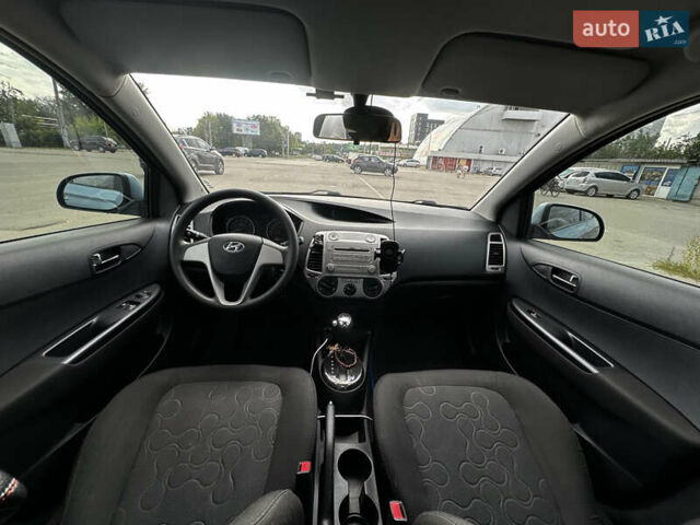 Синий Хендай и20, объемом двигателя 1.4 л и пробегом 50 тыс. км за 8700 $, фото 11 на Automoto.ua
