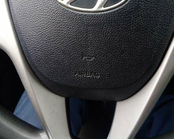 Синій Хендай і20, об'ємом двигуна 1.2 л та пробігом 300 тис. км за 4050 $, фото 11 на Automoto.ua