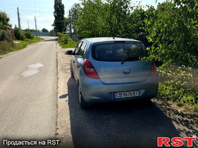 Синий Хендай и20, объемом двигателя 1.2 л и пробегом 300 тыс. км за 3900 $, фото 2 на Automoto.ua