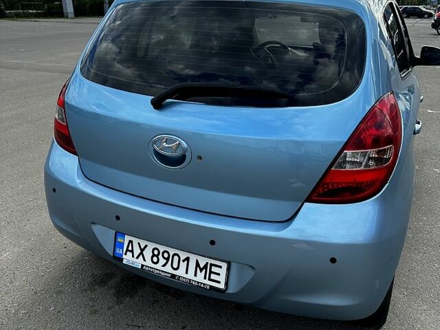 Синий Хендай и20, объемом двигателя 1.4 л и пробегом 50 тыс. км за 8400 $, фото 5 на Automoto.ua