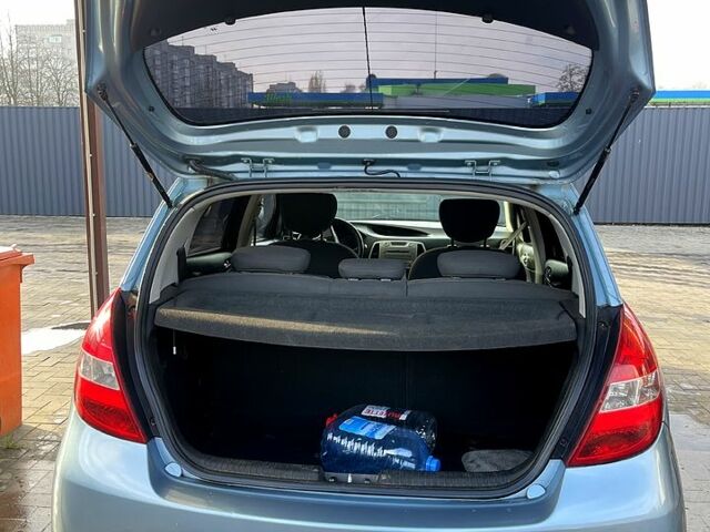 Синій Хендай і20, об'ємом двигуна 1.2 л та пробігом 20600 тис. км за 4000 $, фото 4 на Automoto.ua