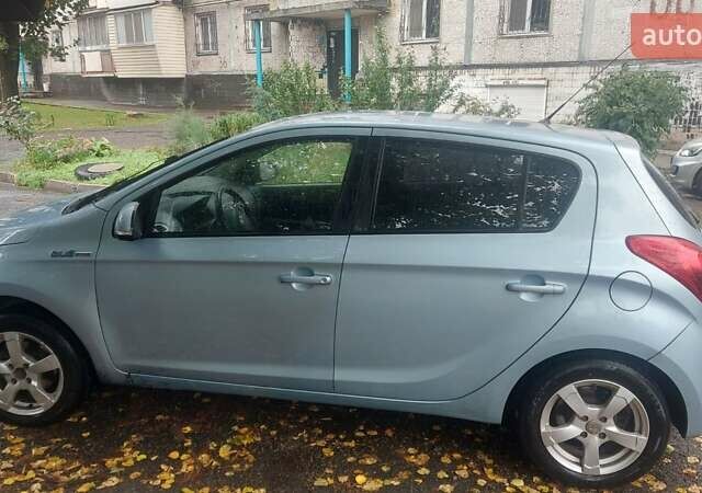 Синий Хендай и20, объемом двигателя 1.1 л и пробегом 180 тыс. км за 5900 $, фото 2 на Automoto.ua