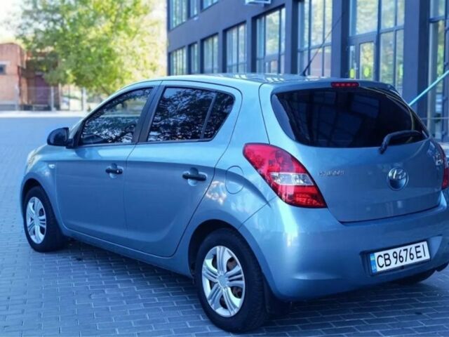 Синий Хендай и20, объемом двигателя 1.2 л и пробегом 209 тыс. км за 3900 $, фото 4 на Automoto.ua