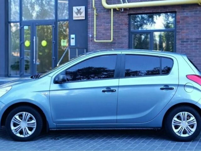 Синий Хендай и20, объемом двигателя 1.2 л и пробегом 209 тыс. км за 3900 $, фото 5 на Automoto.ua