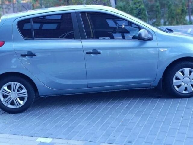 Синий Хендай и20, объемом двигателя 1.2 л и пробегом 209 тыс. км за 3900 $, фото 3 на Automoto.ua