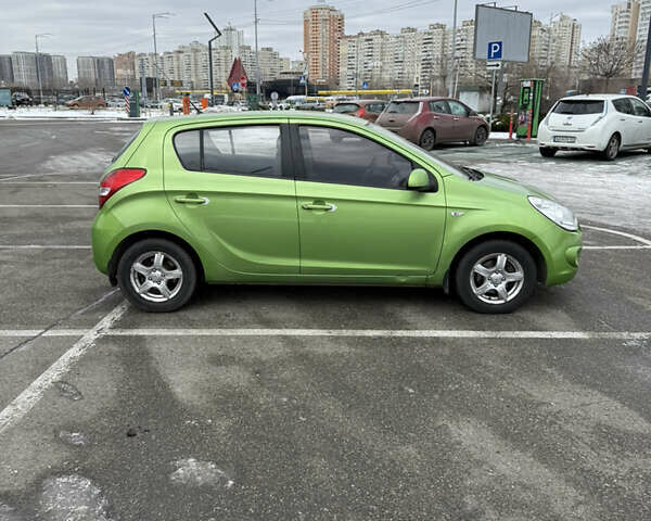 Зеленый Хендай и20, объемом двигателя 1.4 л и пробегом 138 тыс. км за 6800 $, фото 3 на Automoto.ua