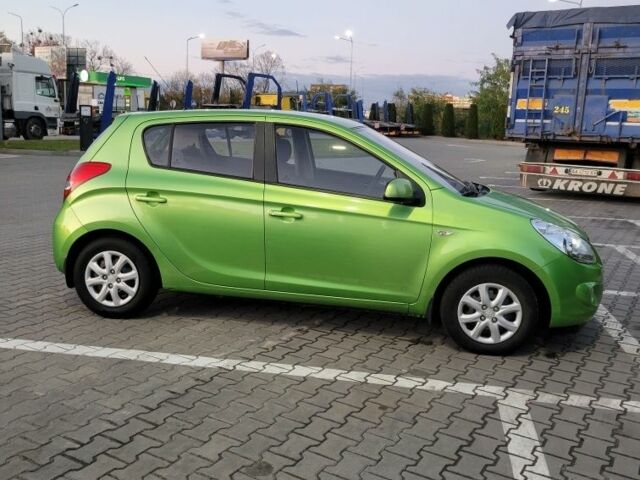 Зеленый Хендай и20, объемом двигателя 1.4 л и пробегом 98 тыс. км за 7200 $, фото 1 на Automoto.ua