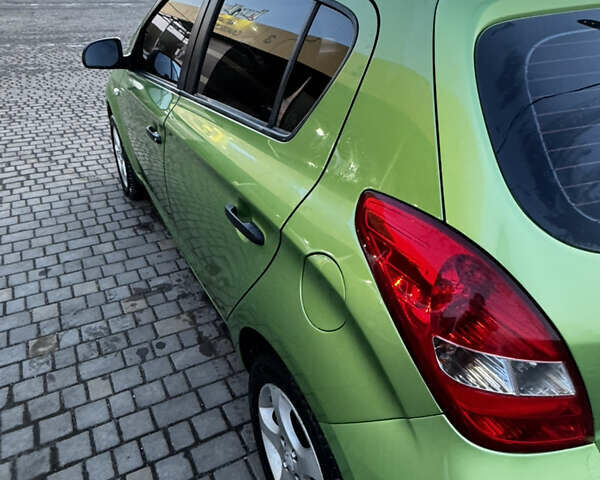 Зелений Хендай і20, об'ємом двигуна 1.25 л та пробігом 173 тис. км за 4500 $, фото 4 на Automoto.ua