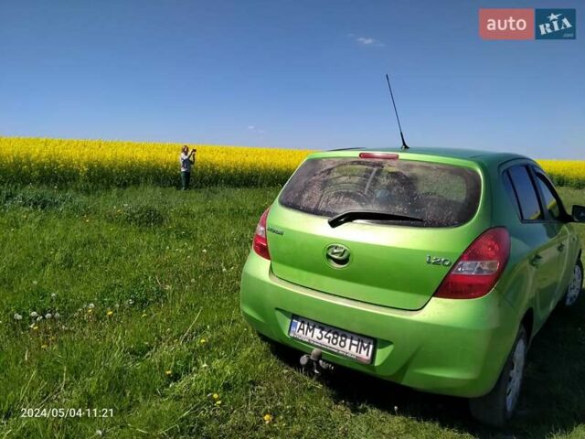Зелений Хендай і20, об'ємом двигуна 1.4 л та пробігом 71 тис. км за 9400 $, фото 1 на Automoto.ua