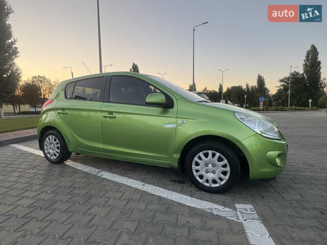 Зеленый Хендай и20, объемом двигателя 1.4 л и пробегом 125 тыс. км за 8000 $, фото 4 на Automoto.ua