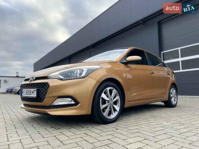Оранжевый Хендай и20, объемом двигателя 1.37 л и пробегом 82 тыс. км за 12300 $, фото 3 на Automoto.ua