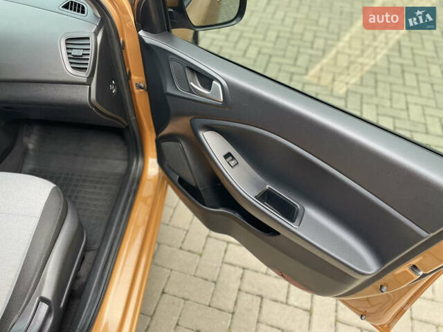 Оранжевый Хендай и20, объемом двигателя 1.37 л и пробегом 82 тыс. км за 12300 $, фото 40 на Automoto.ua