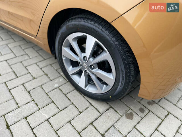 Оранжевый Хендай и20, объемом двигателя 1.37 л и пробегом 82 тыс. км за 12300 $, фото 23 на Automoto.ua