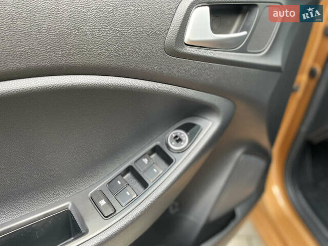 Оранжевый Хендай и20, объемом двигателя 1.37 л и пробегом 82 тыс. км за 12300 $, фото 33 на Automoto.ua