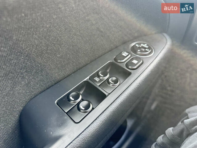 Белый Хендай i30, объемом двигателя 1.4 л и пробегом 203 тыс. км за 6600 $, фото 25 на Automoto.ua