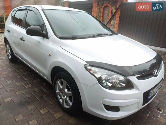 Белый Хендай i30, объемом двигателя 1.4 л и пробегом 171 тыс. км за 6800 $, фото 14 на Automoto.ua