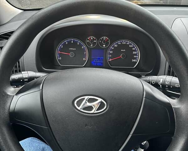 Белый Хендай i30, объемом двигателя 1.4 л и пробегом 193 тыс. км за 6000 $, фото 7 на Automoto.ua