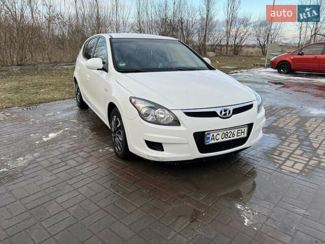 Белый Хендай i30, объемом двигателя 1.4 л и пробегом 190 тыс. км за 4800 $, фото 22 на Automoto.ua