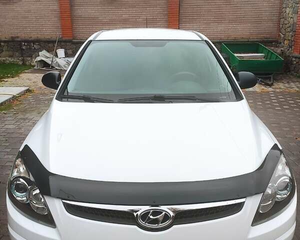 Белый Хендай i30, объемом двигателя 1.4 л и пробегом 171 тыс. км за 6800 $, фото 19 на Automoto.ua