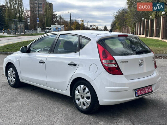 Белый Хендай i30, объемом двигателя 1.4 л и пробегом 203 тыс. км за 6600 $, фото 7 на Automoto.ua