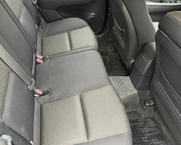 Белый Хендай i30, объемом двигателя 1.6 л и пробегом 212 тыс. км за 5400 $, фото 13 на Automoto.ua