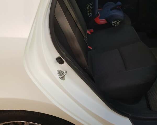 Белый Хендай i30, объемом двигателя 1.59 л и пробегом 218 тыс. км за 6700 $, фото 16 на Automoto.ua