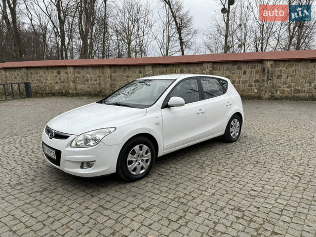 Белый Хендай i30, объемом двигателя 1.6 л и пробегом 212 тыс. км за 5400 $, фото 8 на Automoto.ua