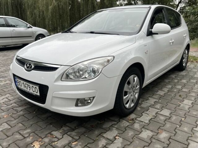 Белый Хендай i30, объемом двигателя 1.6 л и пробегом 210 тыс. км за 5999 $, фото 2 на Automoto.ua