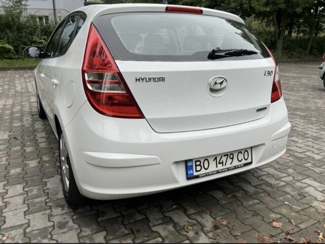 Белый Хендай i30, объемом двигателя 1.6 л и пробегом 210 тыс. км за 5999 $, фото 6 на Automoto.ua