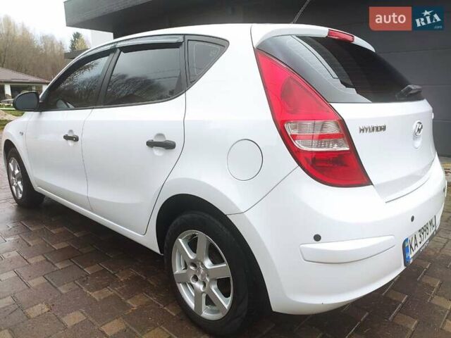 Белый Хендай i30, объемом двигателя 1.4 л и пробегом 171 тыс. км за 6800 $, фото 5 на Automoto.ua