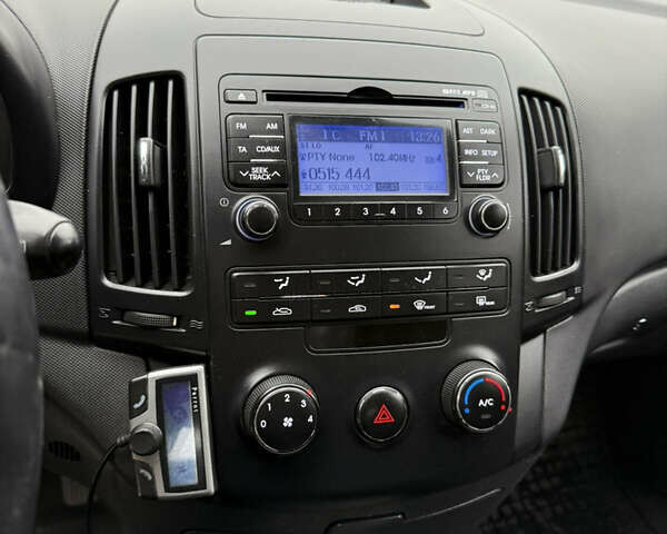 Белый Хендай i30, объемом двигателя 1.6 л и пробегом 212 тыс. км за 5400 $, фото 10 на Automoto.ua