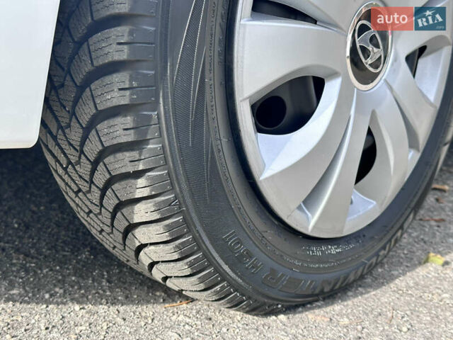 Белый Хендай i30, объемом двигателя 1.4 л и пробегом 203 тыс. км за 6600 $, фото 9 на Automoto.ua